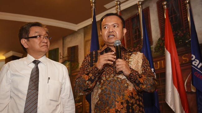 Rio absen lantaran dia tengah mengajukan gugatan praperadilan. Sebelumnya, Rio lewat pengacaranya mengakui menerima uang dari anak buah OC Kaligis.