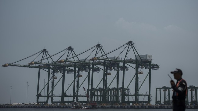 Polres Pelabuhan Tanjung Priok mengembangkan tindak pidana premanisme yang dilakukan Ormas Laskar Merah Putih terhadap petugas Bea dan Cukai.