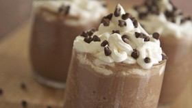 Segarkan Akhir Pekan dengan Frozen Hot Chocolate