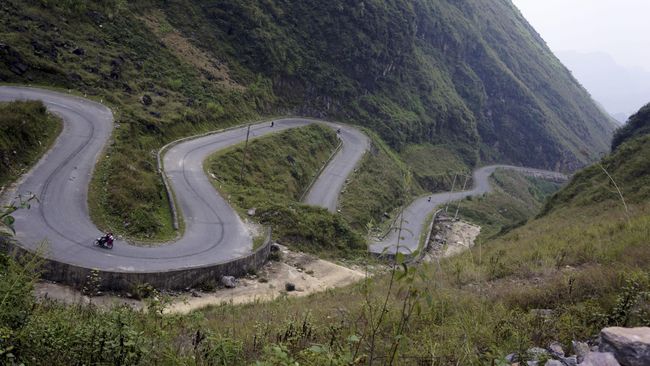 Jalan Ke Surga Dengan 45 Kelokan Mematikan Di China