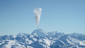 Balon Google Terbang Lebih Tinggi dari Pesawat Komersial
