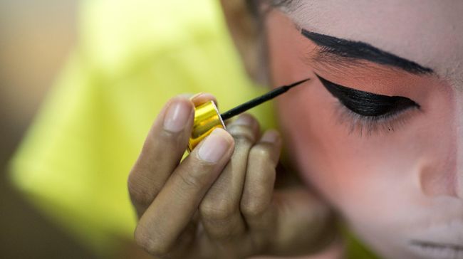 Masalah produk kosmetik ilegal tak muncul sekali dua kali. Kosmetik ilegal menimbulkan risiko bagi kesehatan si pengguna.