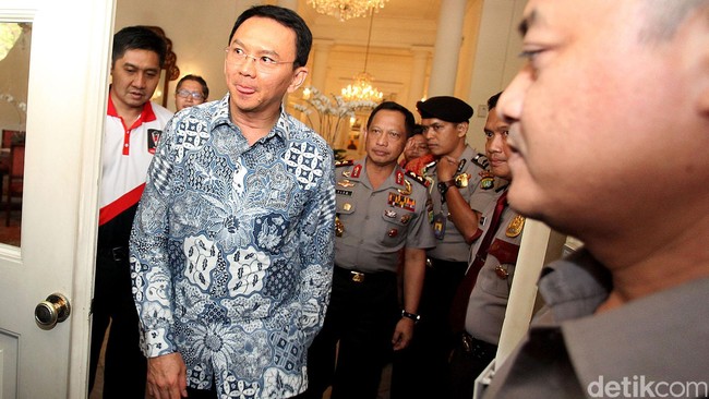 Ahok menawarkan sejumlah proyek di Jakarta kepada para pengusaha Indonesia yang selama ini ada di Singapura.