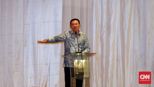 Bahkan Ahok juga tak punya waktu untuk berkampanye lewat media sosial untuk Pilkada 2017 mendatang karena masih menjabat sebagai gurbernur.