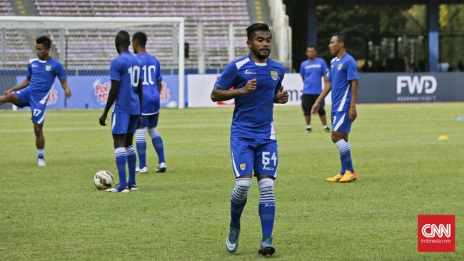 Persib Bandung resmi melepas dua pemain bintangnya, Fabiano Beltrame dan Zulham Zamrun jelang kompetisi Liga 1 2021.