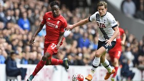 Adu Bakat Lini Tengah Liverpool versus Tottenham Hotspur