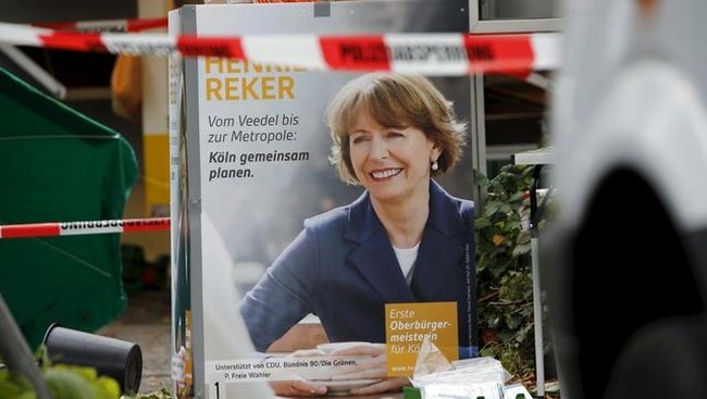 Kandidat independen pemilihan walikota Cologne di Jerman luka parah setelah ditusuk seorang pria yang diduga tidak menyukai dukungannya pada pengungsi.