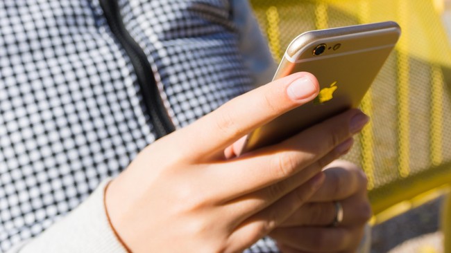 Netizen memilih menggunakan Line sebagai layanan pesan alternatif jika WhatsApp diblokir pemerintah.