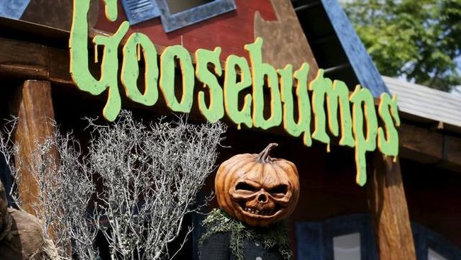 Film horor yang diambil dari buku cerita horor untuk anak-anak, "Goosebumps", menjadi film paling laku dengan pemasukan sebesar US$23,5 juta.