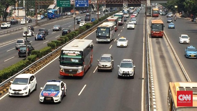 Polda Jabar meyiapkan lima ribu personel untuk mengawal jalur keberangkatan dan kepulangan rombongan bus bobotoh Persib Bandung.