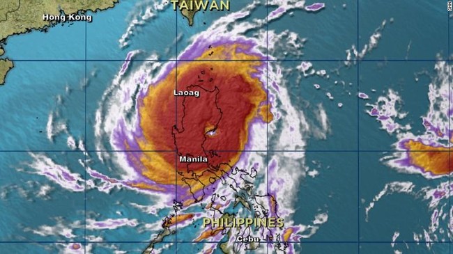 Badai Koppu menghantam pulau utama Filipina, Luzon, menyebabkan setidaknya sembilan orang tewas, sementara puluhan ribu lain dievakuasi.