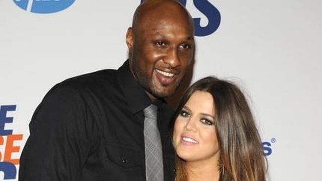 Perasaan sayang Khloe Kardashian terhadap Lamar Odom berhasil mengalahkan segalanya. Khloe rela tidak mandi selama seminggu demi suaminya itu.