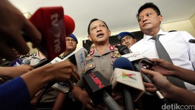 Brimob Siap Kawal Truk Sampah Jakarta ke Bantargebang