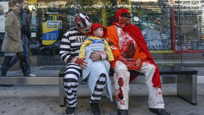 Penembakan kembali terjadi di Amerika Serikat, kali ini menimpa sebuah festival zombie di Florida. Seorang tewas dan lima lainnya terluka dalam insiden itu.