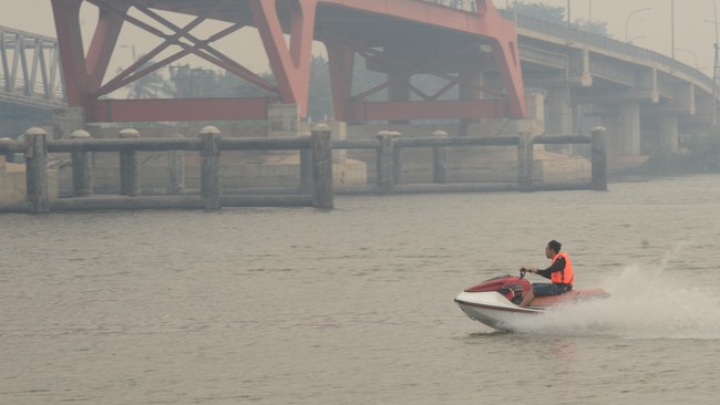 Sebanyak 15 tim dari dalam dan luar negeri akan menjadi peserta lomba lintas sungai Musi, International Musi Triboatton (IMT), pada 15-19 Desember 2015.