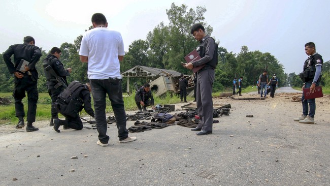 Sejumlah ledakan dilaporkan terdengar di tiga tempat berbeda di Bangkok. Dugaan ledakan ini terjadi saat Bangkok tengah menjadi tuan rumah pertemuan ASEAN.