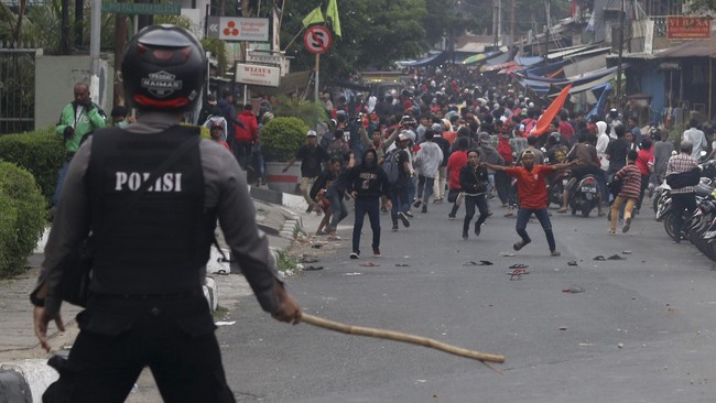 Pemerintah akan menindak tegas ormas yang kerap berbuat onar dan mengganggu kententraman masyarakat.