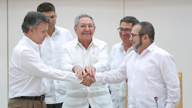 Pemerintah Kolombia akan menandatangani kesepakatan damai baru dengan kelompok pemberontak FARC, yangs ebelumnya sempat ditolak warga Kolombia.