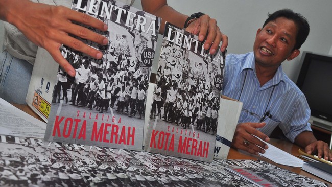 Majalah Lentera edisi "Salatiga Kota Merah" yang diterbitkan Universitas Kristen Satya Wacana mengupas soal dampak G30S. Majalah itu dilarang beredar.
