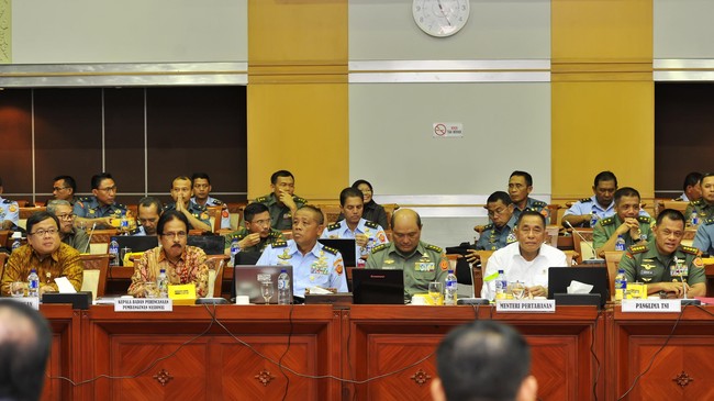 Meski dalam pembahasannya kerap menimbulkan pro dan kontra, namun rancangan undang-undang tentang rahasia negara diharapkan selesai tahun depan.
