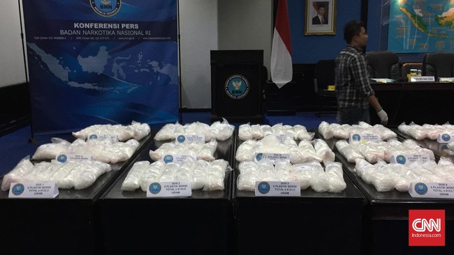 Kapolres Bangkalan AKBP Windianto Pratomo mengatakan pemilik narkoba tersebut berinisial MD (53) dan WD (30).