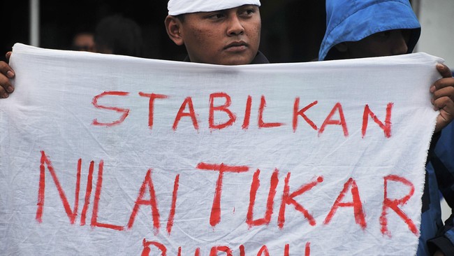 Pelonggaran kebijakan moneter Jepang dinilai berdampak positif bagi rupiah, sementara penaikan suku bunga The Fed berdampak sebaliknya.