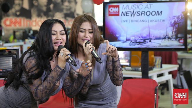 Tiga bulan pertama menapaki dunia hiburan, Duo Serigala menangis karena banyak dihujat para pembenci.