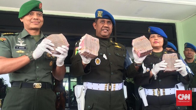 Uang tersebut merupakan hasil rampokan Rp5,7 miliar akhir september lalu yang diduga dilakukan oleh dua oknum TNI dan seorang oknum Brimob.