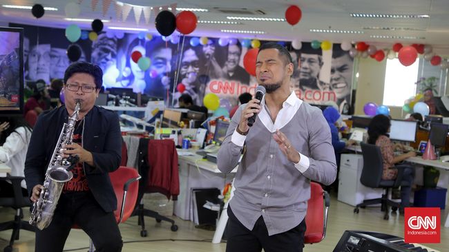 “Konser ini bisa dibilang sebagai salah satu latihan untuk konser nanti yang lebih besar. Kemungkinan bulan November," kata Marcell.