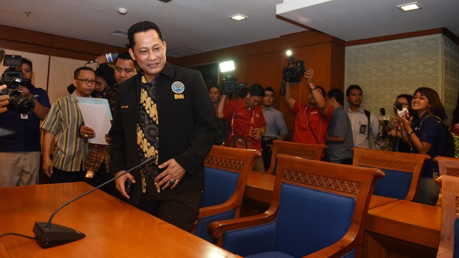 KPK menetapkan Direktur Utama Pelindo II Richard Joost Lino sebagai tersangka kasus pengadaan tiga unit Quay Container Crane (QCC) tahun 2010.