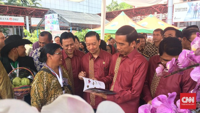 Menurut Presiden Jokowi, produk UKM yang seluruhnya menggunakan bahan baku lokal bisa mendapat untung lebih banyak dari penjualan ekspor saat ini.