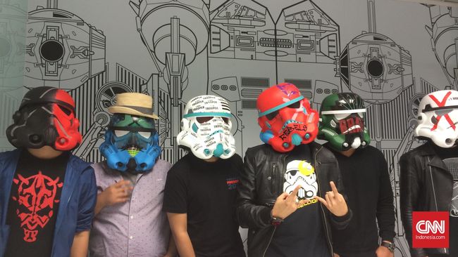 Nidji mendapat helm Stormtrooper seperti dalam film Star Wars, sesuai desain masing-masing personel.