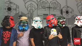 Helm Stormtrooper Warna-warni ala Nidji