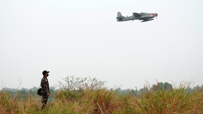 Jatuhnya dua pesawat TNI AU itu terekam video amatir yang viral di medsos, salah satunya menunjukkan pesawat latih itu terbakar di tengah kebun warga.