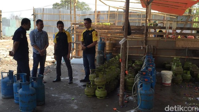 Bersama pelaku, pihak kepolisian juga turut mengamankan 620 tabung 3 kg, 110 tabung 12 kg, dan 235 tabung 50 kg.  