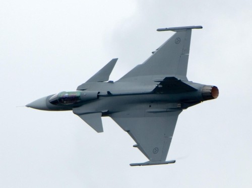 Jet tempur negara anggota NATO Swedia JAS 39 Gripen adang dua jet tempur Rusia.