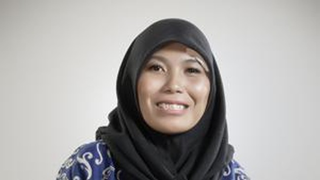 Kakak kelahiran 1 Februari 1988 ini ternyata sangat dikenal di antara masyarakat di pedalaman Kampung Kobrey, Manokwari, Papua.