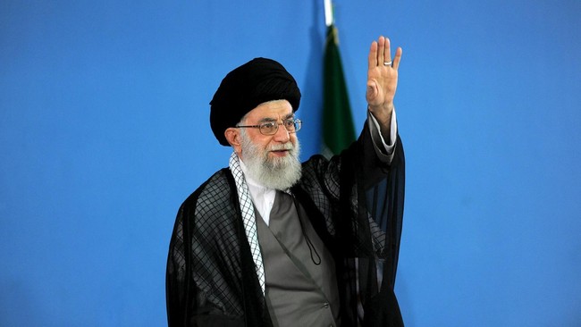 Pemimpin tertinggi Iran, Ayatollah Khamenei, mengatakan tidak tertarik bekerja sama dengan AS dan Inggris, menyebut kedua negara itu iblis.