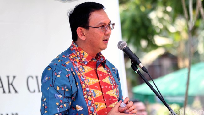 Ahok menyatakan TPA Bantar Gebang merupakan tempat pembuangan sampah bersama antara Jakarta dan Bekasi. 