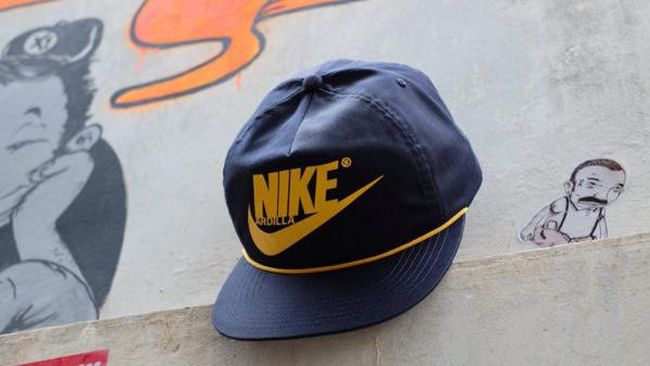 Kamengski menjadi brand yang digandrungi kaum muda berkat jargon segar dan desain keren.