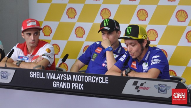 Andrea Iannone mengaku sedih dengan situasi yang dihadapi Valentino Rossi jelang seri terakhir MotoGP 2015 di Sirkuit Ricardo Tormo, Valencia.