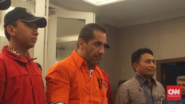 Dimitar Nikolov Iliev dan Ilieana Ilieva Setanova menjalankan aksinya dengan menggandakan kartu ATM dan mencuri nomor PIN nasabah.