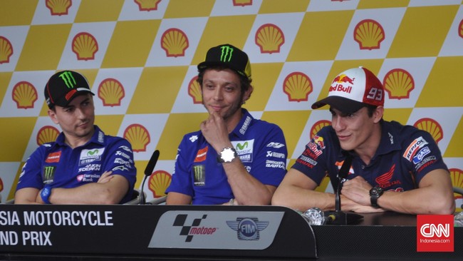Setelah menjabat tangan Marc Marquez, Valentino Rossi akan bersikap pasif terkait hubungannya dengan rekan setimnya di Movistar Yamaha, Jorge Lorenzo.