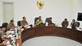 Menerka Sinyal <i>Reshuffle</i> Kabinet dari Istana