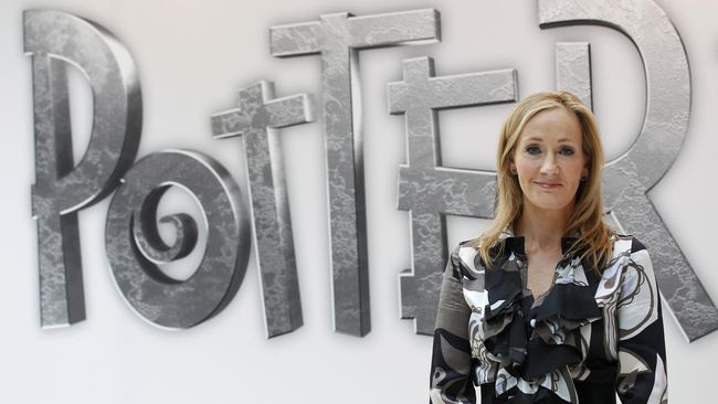 JK Rowling mengungkapkan 'Fantastic Beasts And Where To Find Them' akan dipecah menjadi lima sekuel. Film pertama akan tayang pada 18 November 2016.