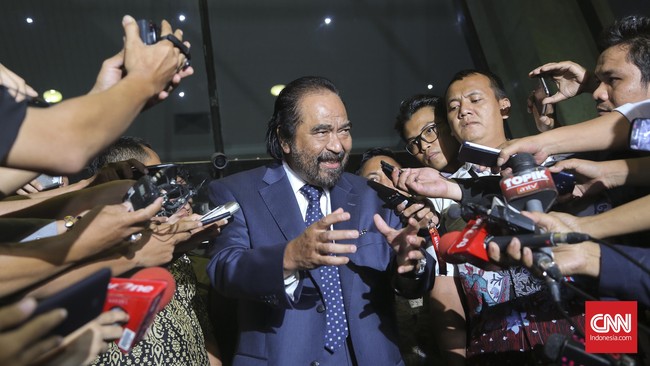 Ketua Partai NasDem Surya Paloh dan politikus senior PDIP Panda Nababan diperiksa untuk saksi yang sama, soal dugaan suap terhadap anggota DPRD Sumut.