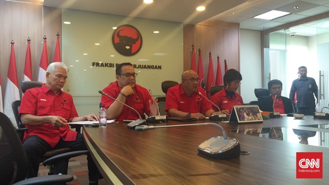 PDIP juga menyalahkan Menteri ESDM Sudirman Said karena dianggap tidak memahami isi kontrak karya Freeport dan Undang-Undang Minerba.