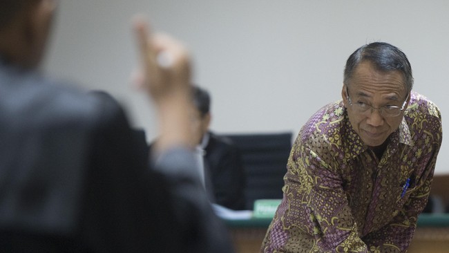 Para bawahan bekas Menteri Budaya dan Pariwisata Jero Wacik itu membeberkan perihal tanda tangan mereka yang digunakan untuk perjalanan dinas fiktif.