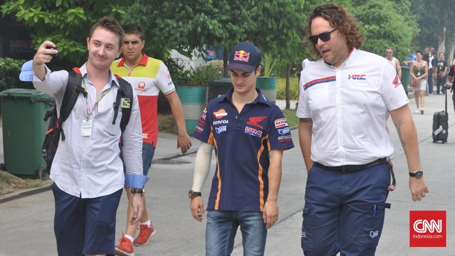 Dengan tinggi badan hanya 158 sentimeter, Pedrosa merupakan pebalap terkecil di MotoGP. Kondisi itu tidak menguntungkan Pedrosa dan sering membuatnya cedera.