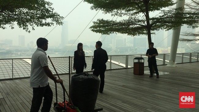 Singapura diperkirakan mengalami kerugian hingga Rp9,2 triliun akibat kabut asap yang merupakan dampak dari kebakaran hutan di Indonesia.